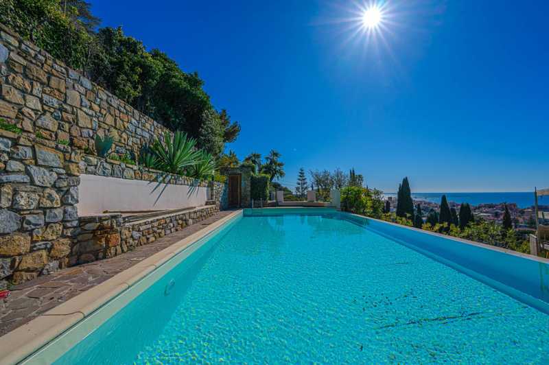 Villa von 515 m² in Bordighera zu verkaufen.