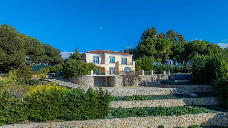 Eine exquisite Villa in Bordighera zu vermieten.