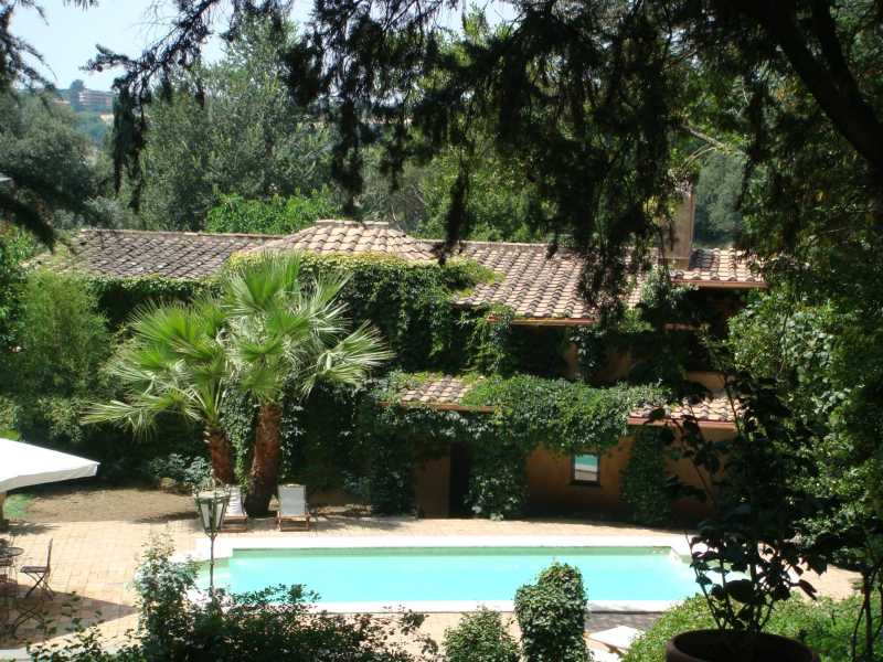 Historische Villa zur Miete in einer prestigeträchtigen Residenz in Rom.